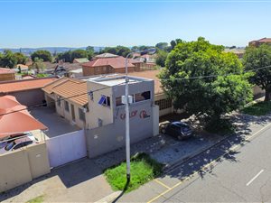 555 m² Commercial space in Regents Park