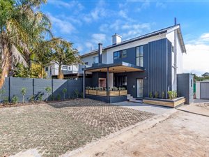4 Bed House in La Colline