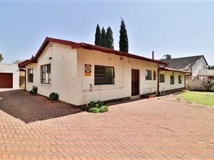 4 Bed House in Estera