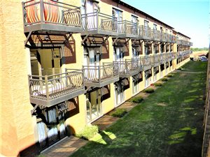 1 Bed Apartment in Langenhoven Park