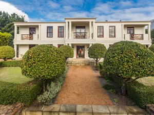4 Bed House in Silverhurst Estate