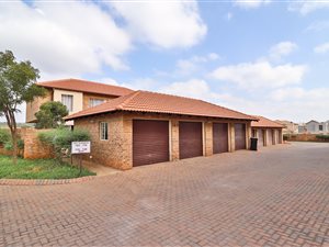 3 Bed Townhouse in Hazeldean (Silverlakes Surroundings)