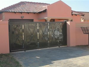 3 Bed House in Vanderbijlpark CE7