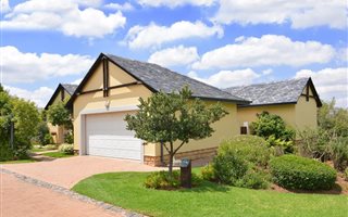 3 Bedroom House in Waterfall Hills Mature Lifestyle Estate