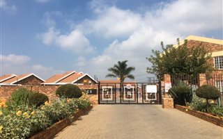 2 Bedroom Cluster in Norkem Park