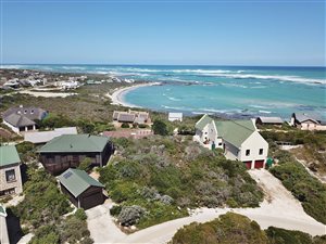 599 m² Land available in Suiderstrand