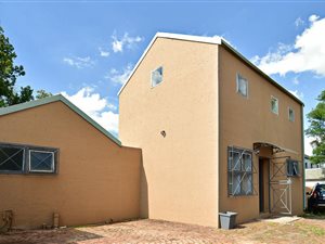 3 Bed House in Bromhof