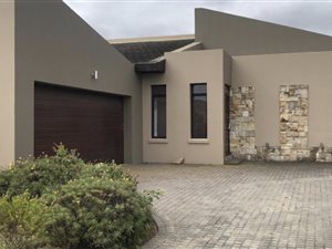 4 Bed House in Oubaai Golf Estate