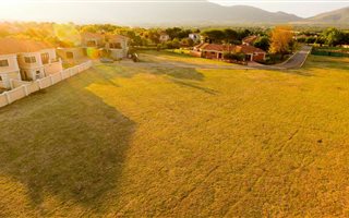 855 m² Land available in Westlake Estate