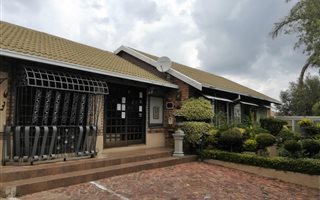 220 m² Commercial space in The Reeds
