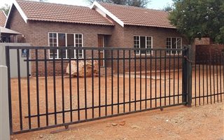 7 Bedroom House in Kathu
