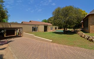 4 Bedroom House in Weltevreden Park