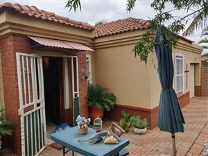 2 Bed House in Eloffsdal