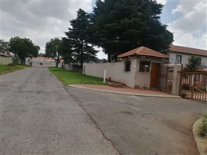 2 Bedroom Apartment in Roodepoort West