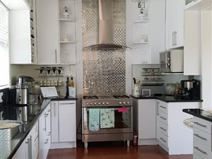 5 Bed House in Monument Heights