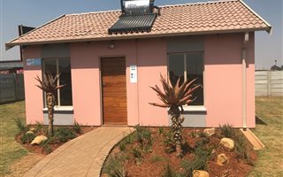2 Bedroom House in Albertsdal