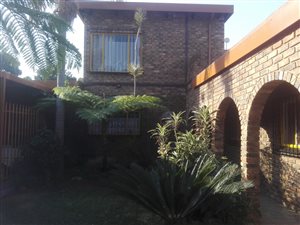 6 Bed House in Dorandia