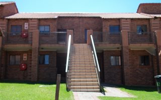 2 Bedroom Simplex in Mooikloof Ridge