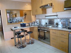 3 Bed House in Zakariyya Park