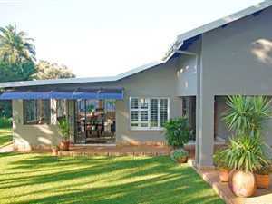 4 Bed House in Trafalgar