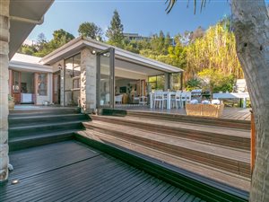 4 Bed House in Paradise