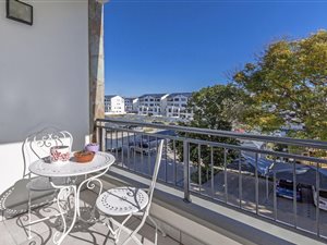 1 Bed Apartment in Paardevlei