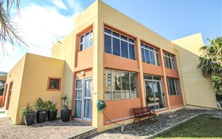 4 Bedroom House in Beachview