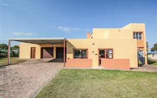 4 Bedroom House in Beachview