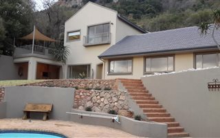 4 Bedroom House in Kosmos Village