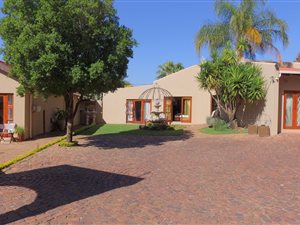 8 Bed House in Safari Gardens