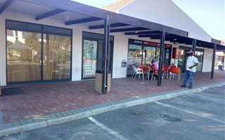 120 m² Commercial space in Marina Da Gama