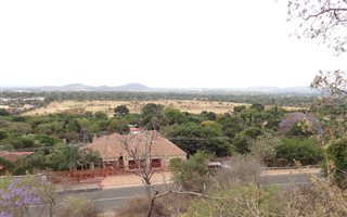 2000 m² Land available in Florauna