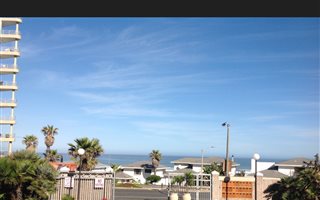 2 Bedroom Apartment in Bloubergstrand