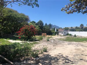 773 m² Land available in Eastcliff