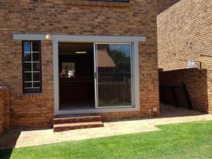 2 Bed House in Honeydew Ridge