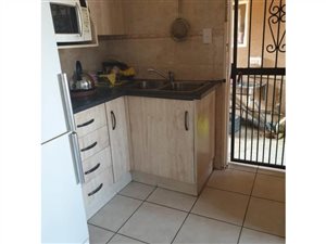 2 Bed Garden Cottage in Klippoortje