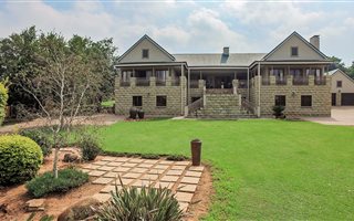 4 Bedroom House in Zwavelpoort