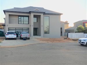 5 Bed House in Magaliesberg Country Estate