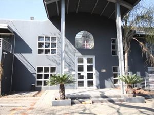 2707 m² Office Space in Ferndale