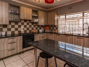 4 Bed House in Westonaria