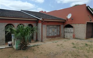 4 Bedroom House in Kanyamazane