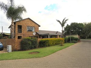 4 Bed Duet in Wierda Glen