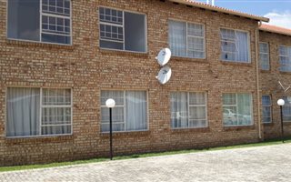 2 Bedroom Townhouse in Mantevrede