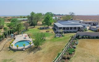 13.8 ha Farm in Henley on Klip