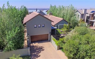 4 Bedroom House in Midlands Estate