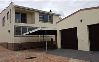 4 Bedroom House in De Kelders