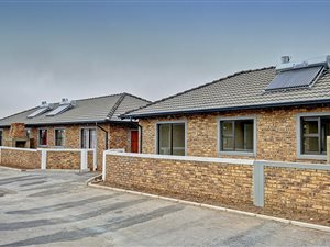 3 Bed Townhouse in Azaadville Gardens