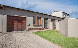 3 Bedroom Townhouse in Country View