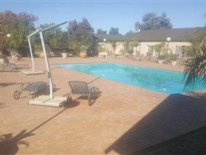 9 Bed House in Waterglen