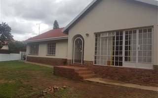 3 Bedroom House in Waterkloof Glen